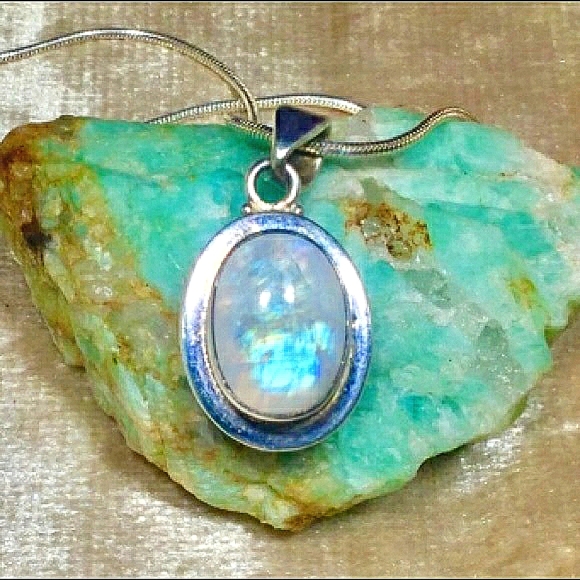 Gorgeous Moonstone 925 Sterling Silver Necklace - Picture 2 of 16